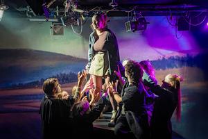 Julina Oehme und Erzählende.</br>

Foto: Dirk Rückschloß/Pixore Photography