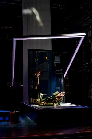 v.l.n.r.: Richard Glöckner (Dorian Gray) und László Varga (Basil Hallward).
Foto: Dirk Rückschloß/Pixore Photography